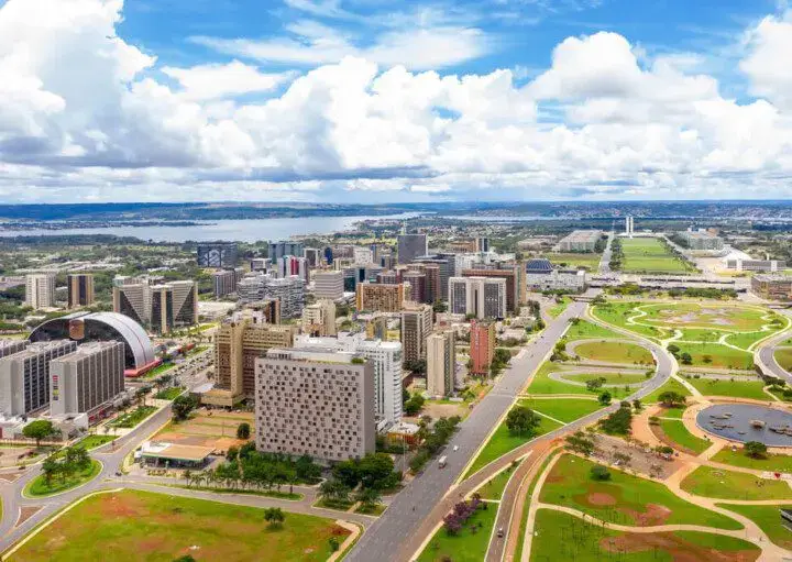 Roteiro Brasília vista do Eixo Monumental com Congresso Nacional ao fundo