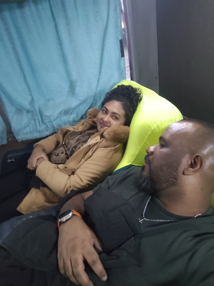 Estrada longa para Uyuni durante jornada noturna