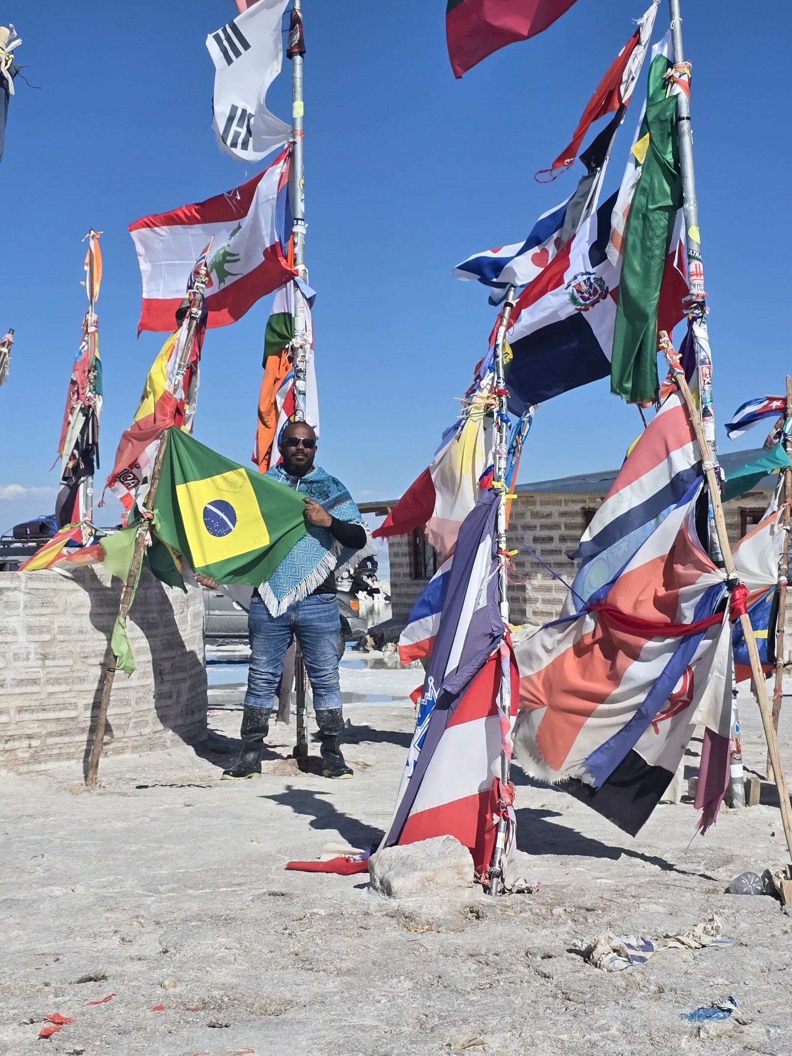 Bandeiras do mundo representando o Brasil no Salar