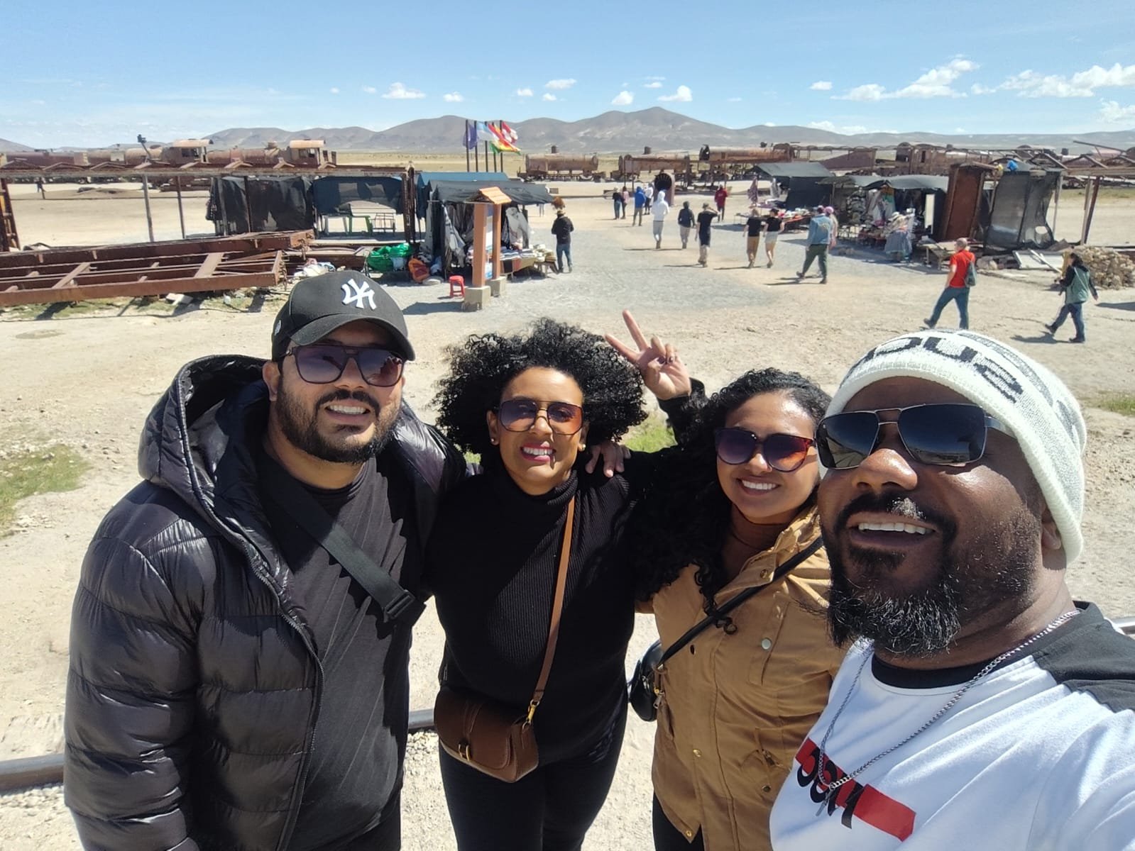 Cemitério de trens com locomotivas antigas