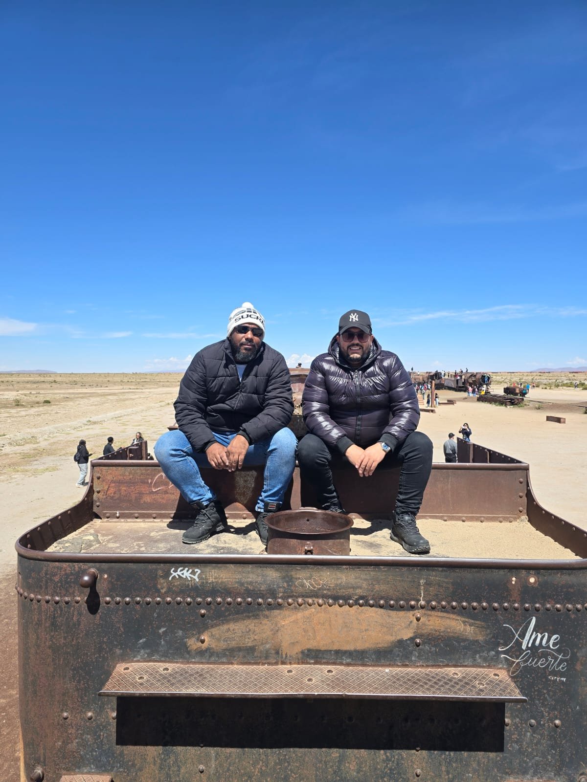 Explorando os gigantes de aço no deserto