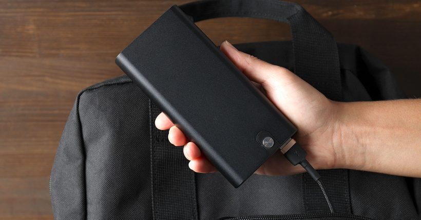 Emirates restringe transporte e uso de power banks em voos a partir de 1º de outubro - Imagem do artigo original