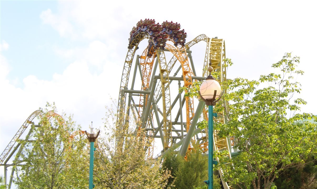 Montanha-russa Stardust Racers segue fechada no Epic Universe após morte de visitante - Imagem do artigo original