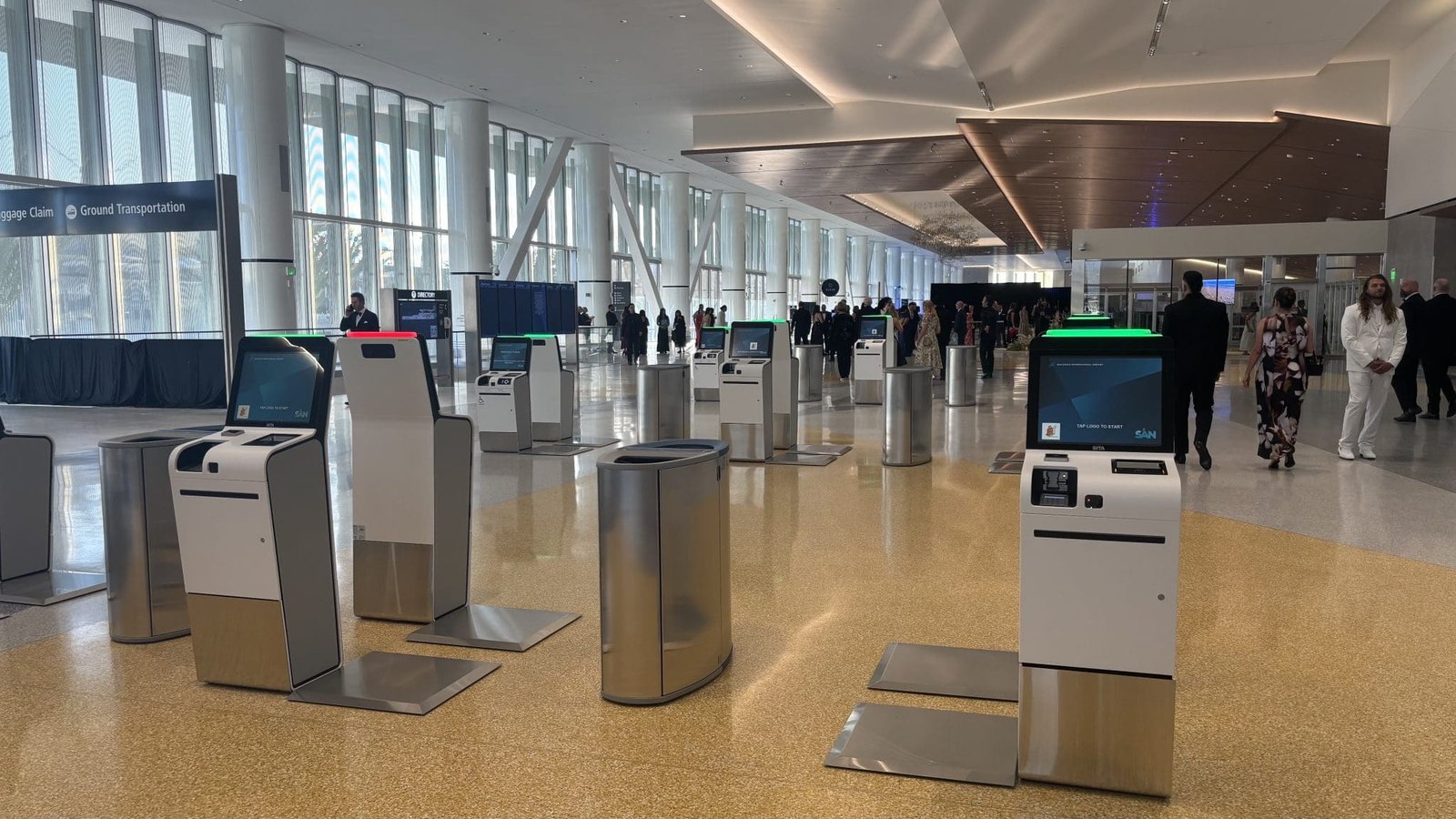Aeroporto de San Diego inaugura Terminal 1 com biometria facial e quiosques de autoatendimento - Imagem do artigo